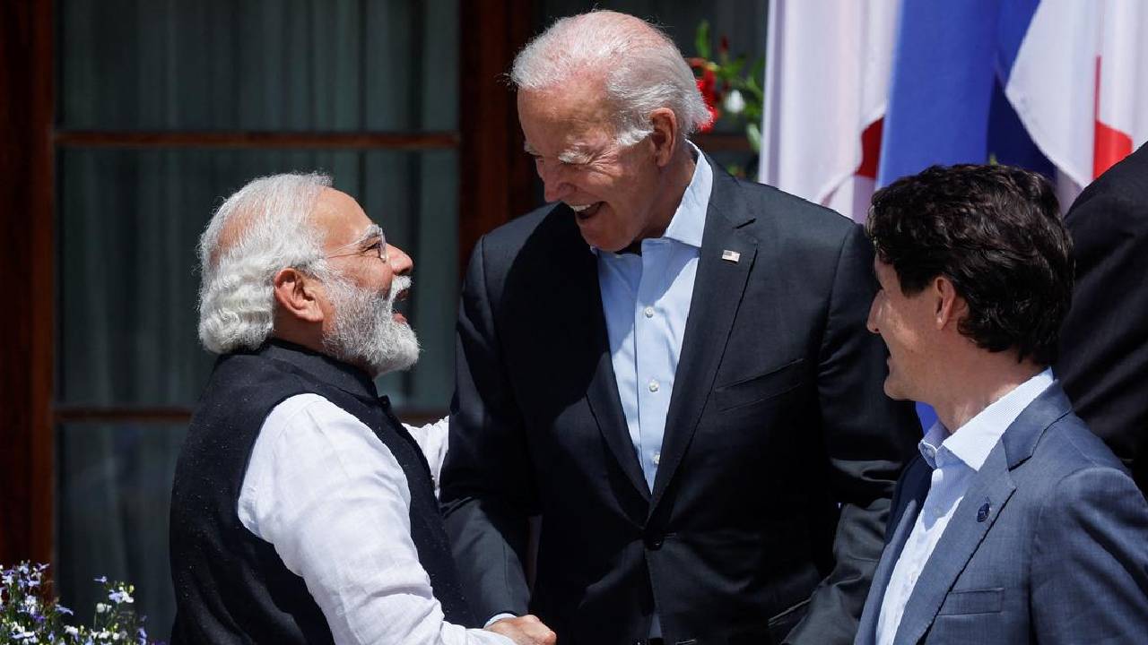 PM Modi: మోదీకి జో బైడెన్ ఆత్మీయ పలకరింపు.. జీ-7 సదస్సులో ఆసక్తికర దృశ్యం PM Modi: మోదీకి జో బైడెన్ ఆత్మీయ పలకరింపు.. జీ-7 సదస్సులో ఆసక్తికర దృశ్యం