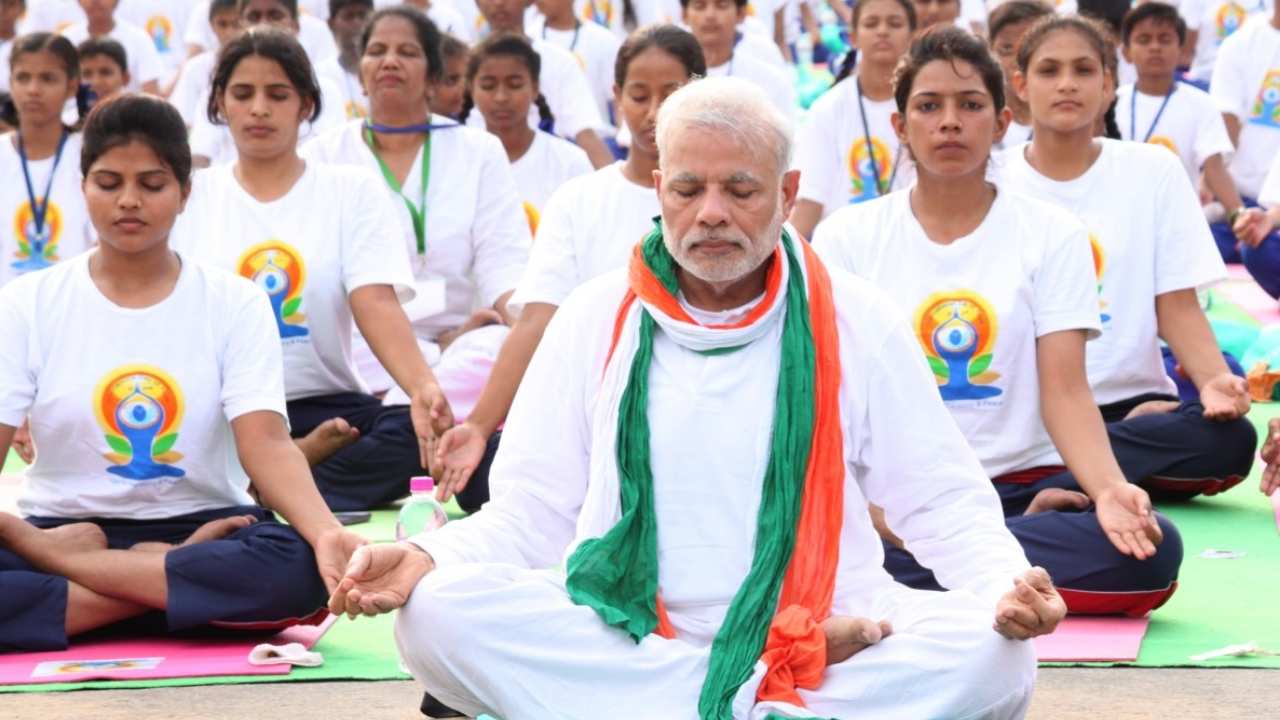 PM Modi: యోగాకు ప్రపంచవ్యాప్తంగా ఆదరణ: మోదీ PM Modi: యోగాకు ప్రపంచవ్యాప్తంగా ఆదరణ: మోదీ