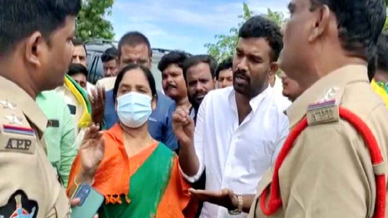 Paritala Sunitha : ఎన్ని అడ్డంకులు సృష్టించినా సీఎం జగన్ను కలిసి తీరుతాం- పరిటాల సునీత Paritala Sunitha : ఎన్ని అడ్డంకులు సృష్టించినా సీఎం జగన్ను కలిసి తీరుతాం- పరిటాల సునీత
