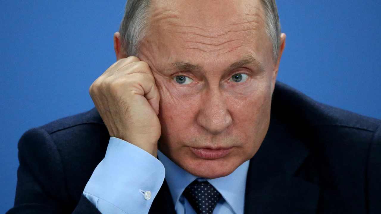 Russia vs Ukraine war: పుతిన్కు భారీషాక్.. ఇంటబయట తప్పని కష్టాలు.. అధికారం కాల్పోవటం ఖాయమా? Russia vs Ukraine war: పుతిన్కు భారీషాక్.. ఇంటబయట తప్పని కష్టాలు.. అధికారం కాల్పోవటం ఖాయమా?