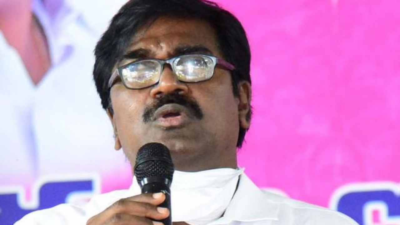 Puvvada Ajay Kumar: అన్నతో పంచాయతీ ఉంటే ఆంధ్రాలో చూసుకోవాలి.. వై.ఎస్.షర్మిలపై పువ్వాడ ఫైర్ Puvvada Ajay Kumar: అన్నతో పంచాయతీ ఉంటే ఆంధ్రాలో చూసుకోవాలి.. వై.ఎస్.షర్మిలపై పువ్వాడ ఫైర్