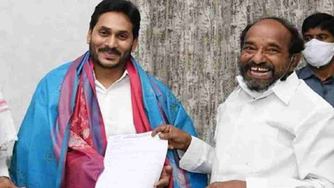 R.Krishnaiah : ఆర్.కృష్ణయ్యపై హెచ్చార్సీలో ఫిర్యాదు R.Krishnaiah : ఆర్.కృష్ణయ్యపై హెచ్చార్సీలో ఫిర్యాదు