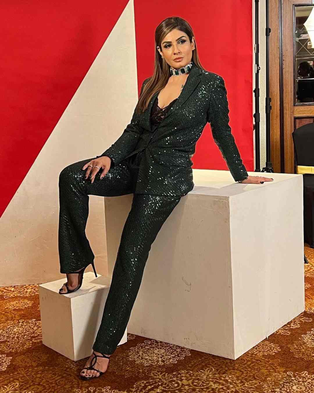 Raveena Tandon New Photoshoot Creates Sensation011