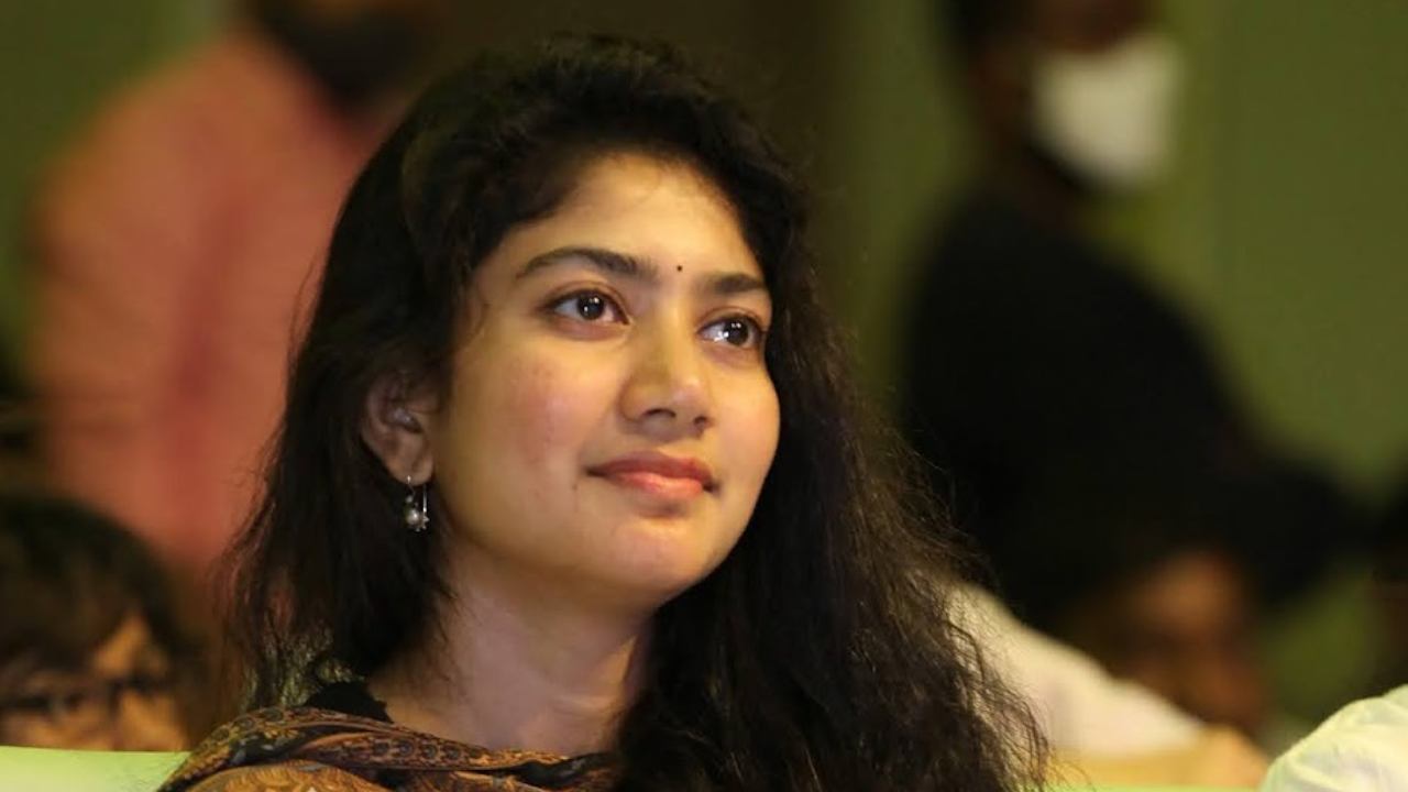 Sai Pallavi: వివాదాస్పద కామెంట్స్పై క్లారిటీ ఇచ్చిన సాయి పల్లవి Sai Pallavi: వివాదాస్పద కామెంట్స్పై క్లారిటీ ఇచ్చిన సాయి పల్లవి