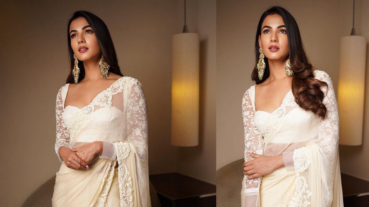 Sonal Chauhan Sizzles In Latest Photos
