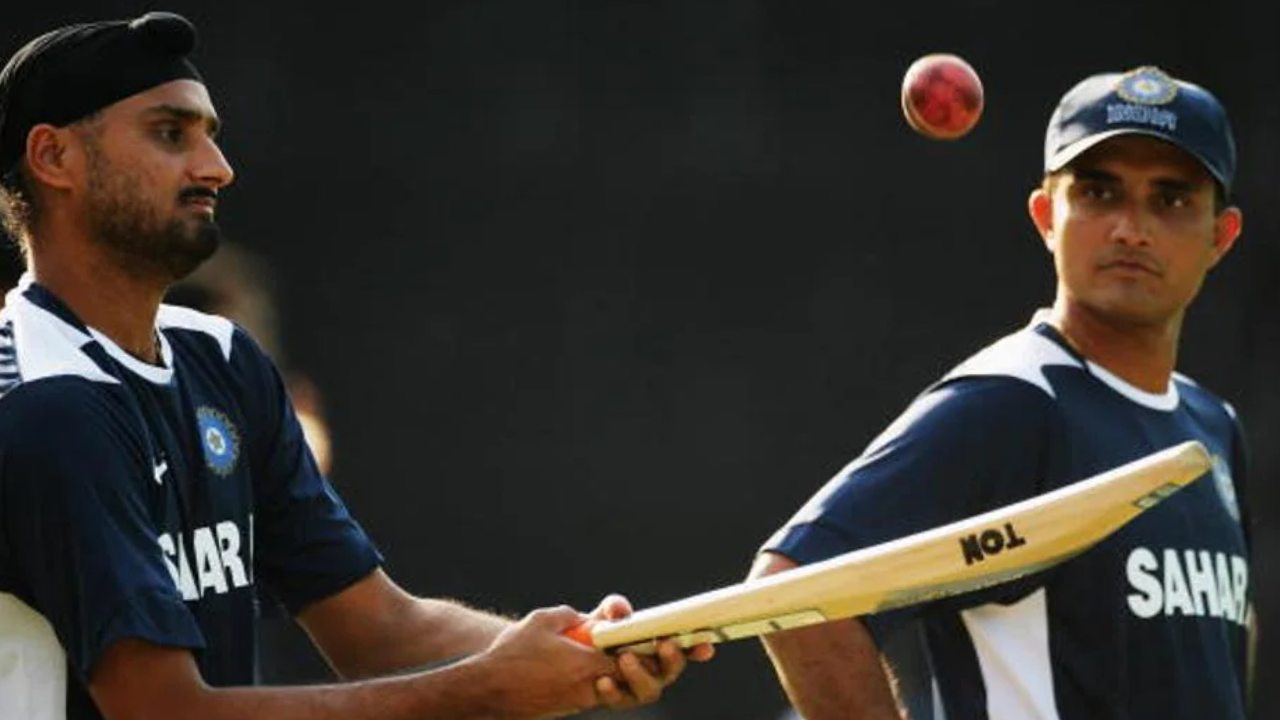 Sourav Ganguly : గంగూలీని గెలిపించింది నేనే.. కెప్టెన్సీ పోయేది.. దాదాపై భజ్జీ కామెంట్స్ Sourav Ganguly : గంగూలీని గెలిపించింది నేనే.. కెప్టెన్సీ పోయేది.. దాదాపై భజ్జీ కామెంట్స్