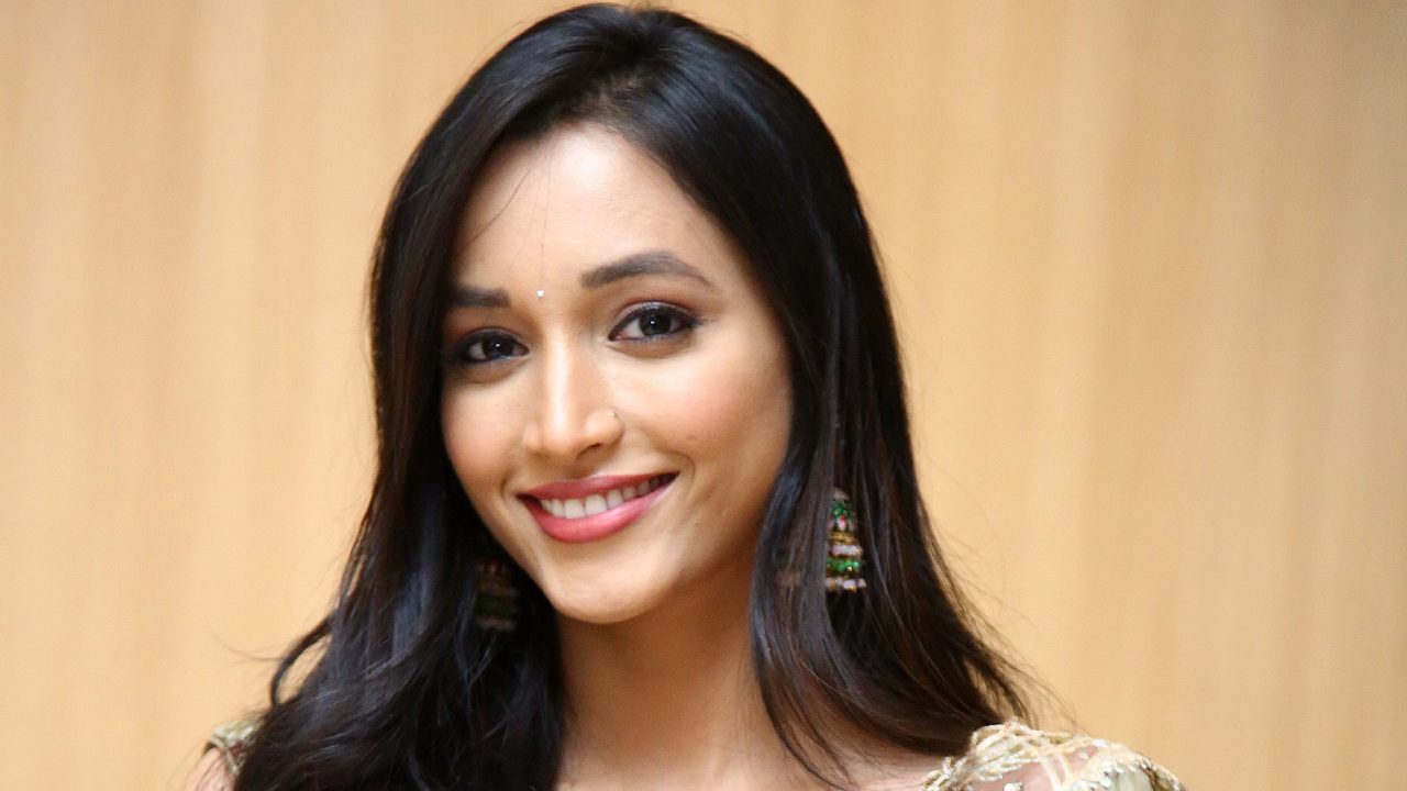 Srinidhi Shetty: భారీగా పెంచేసి చేతులు కాల్చుకున్న బ్యూటీ! Srinidhi Shetty: భారీగా పెంచేసి చేతులు కాల్చుకున్న బ్యూటీ!