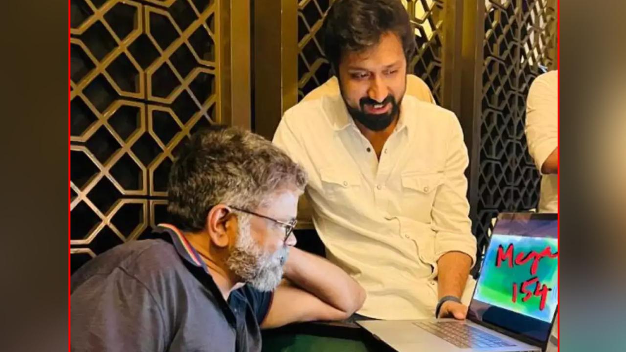 Sukumar: వాల్తేరు వీరయ్య సెట్లో లెక్కల మాష్టారు.. ఏం చేస్తున్నాడంటే? Sukumar: వాల్తేరు వీరయ్య సెట్లో లెక్కల మాష్టారు.. ఏం చేస్తున్నాడంటే?