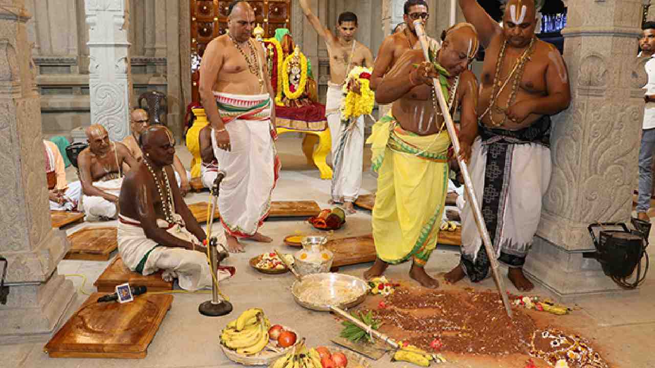 Amaravati : శ్రీవారి ఆలయ మహాసంప్రోక్షణకు శాస్త్రోక్తంగా అంకురార్పణ Amaravati : శ్రీవారి ఆలయ మహాసంప్రోక్షణకు శాస్త్రోక్తంగా అంకురార్పణ