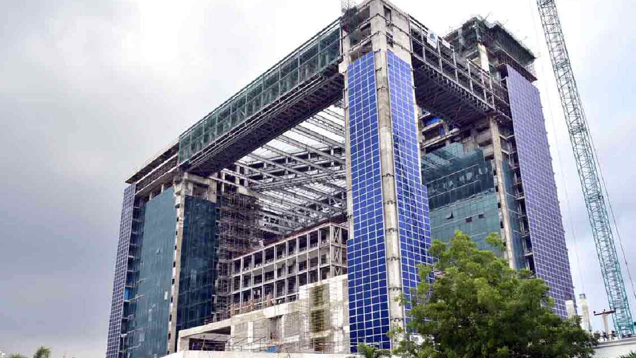 Theft In Hyderabad: పోలీస్ కమాండ్ కంట్రోల్ సెంటర్‌ భవనంలో చోరీ.. పోలీసుల విచారణ