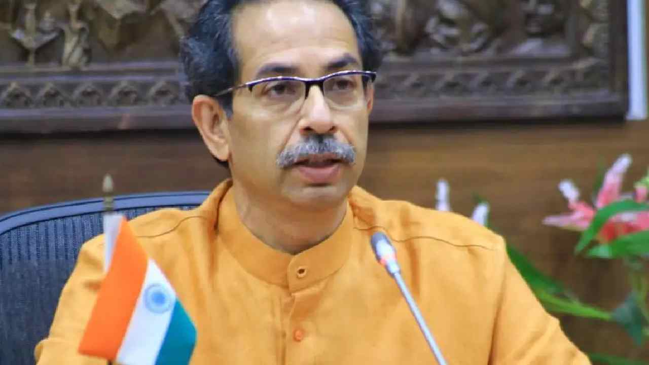 Uddhav Thackeray: తగ్గుతున్న ఉద్ధవ్ బలం.. పై చేయి సాధిస్తున్న షిండే Uddhav Thackeray: తగ్గుతున్న ఉద్ధవ్ బలం.. పై చేయి సాధిస్తున్న షిండే