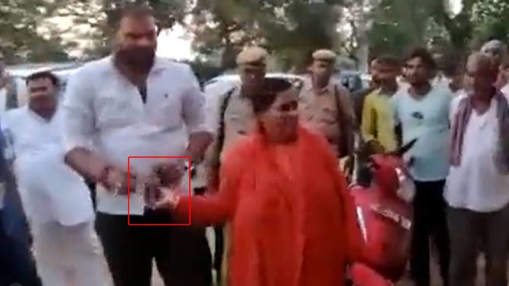 Umabharathi Attack On liqur Shop With Cow Dong