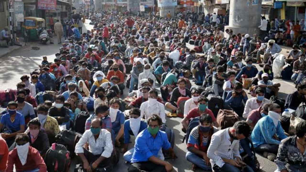Unemployment: దేశంలో తగ్గిన నిరుద్యోగిత రేటు.. పీఎల్ఎఫ్ సర్వే ఏం చెప్పిందంటే.. Unemployment: దేశంలో తగ్గిన నిరుద్యోగిత రేటు.. పీఎల్ఎఫ్ సర్వే ఏం చెప్పిందంటే..