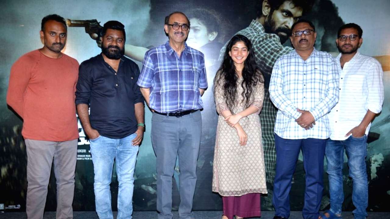 Virata Parvam: విరాటపర్వం ప్రెస్ మీట్.. గుండె బరువెక్కిందన్న సాయి పల్లవి! Virata Parvam: విరాటపర్వం ప్రెస్ మీట్.. గుండె బరువెక్కిందన్న సాయి పల్లవి!