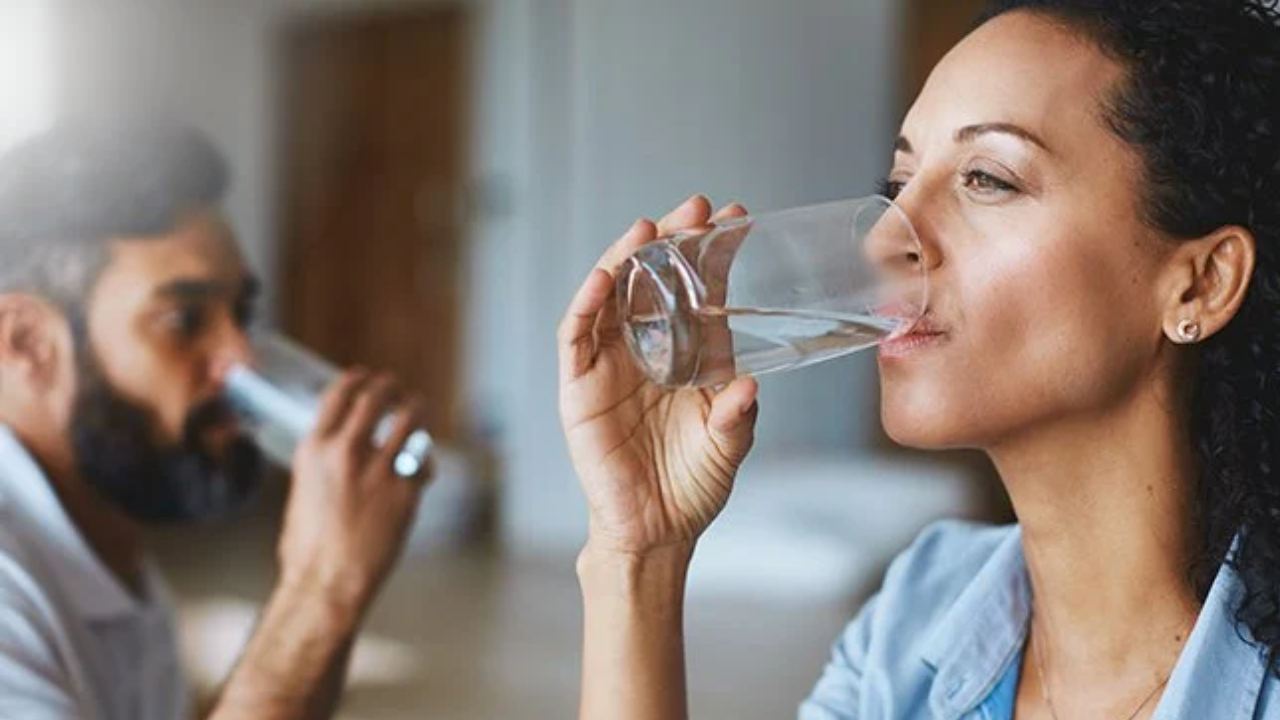 Overhydration Water : నీళ్లు ఎక్కువగా తాగినా ప్రమాదమే.. ఎందుకో తెలుసా? Overhydration Water : నీళ్లు ఎక్కువగా తాగినా ప్రమాదమే.. ఎందుకో తెలుసా?