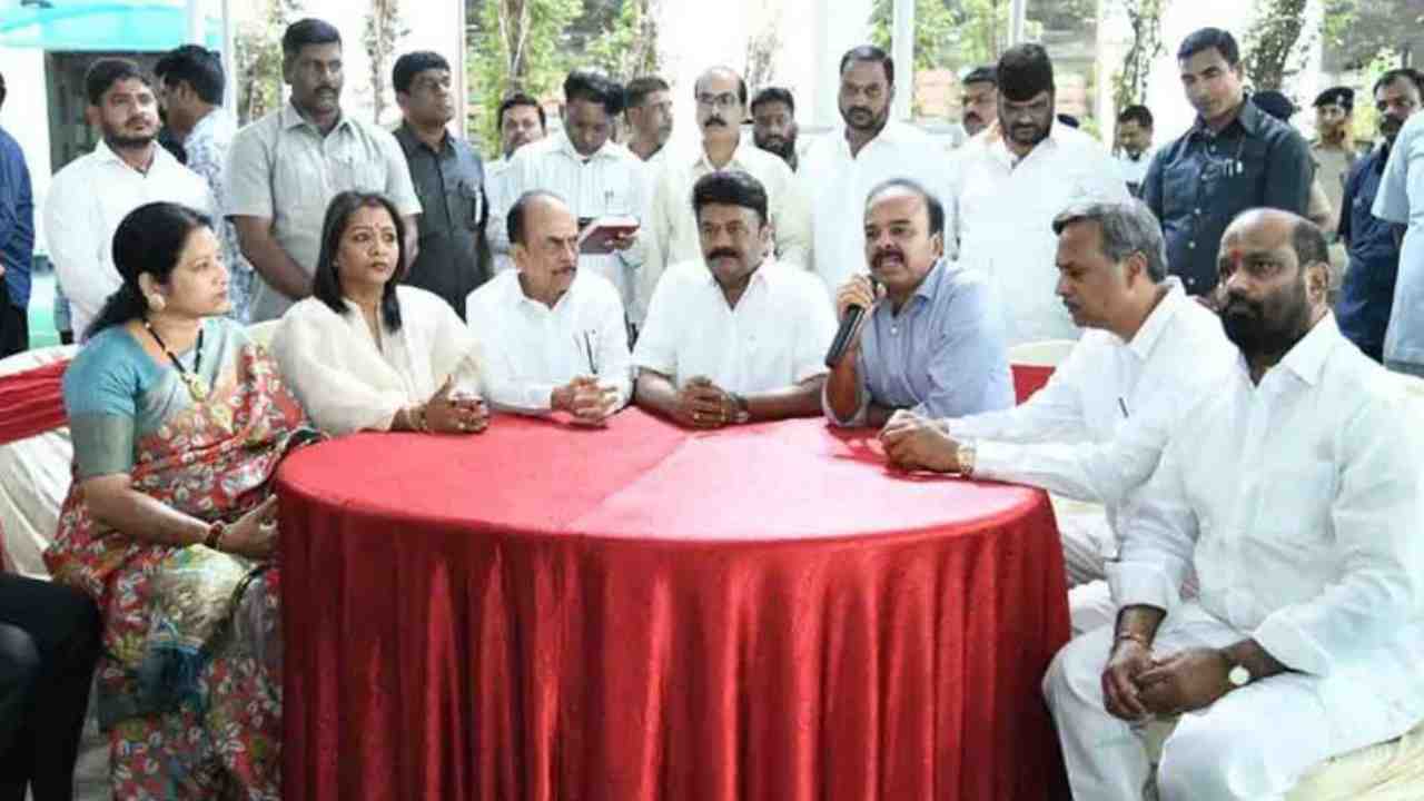 President Election: జులై 2న హైదరాబాద్కు యశ్వంత్ సిన్హా.. ఘనస్వాగతం పలకనున్న సీఎం కేసీఆర్, మంత్రులు President Election: జులై 2న హైదరాబాద్కు యశ్వంత్ సిన్హా.. ఘనస్వాగతం పలకనున్న సీఎం కేసీఆర్, మంత్రులు