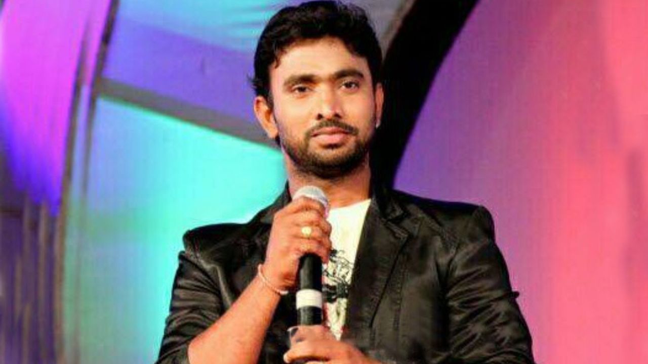Adire Abhi : జబర్దస్త్ నటుడికి ప్రమాదం.. చేతికి 15 కుట్లు.. Adire Abhi : జబర్దస్త్ నటుడికి ప్రమాదం.. చేతికి 15 కుట్లు..