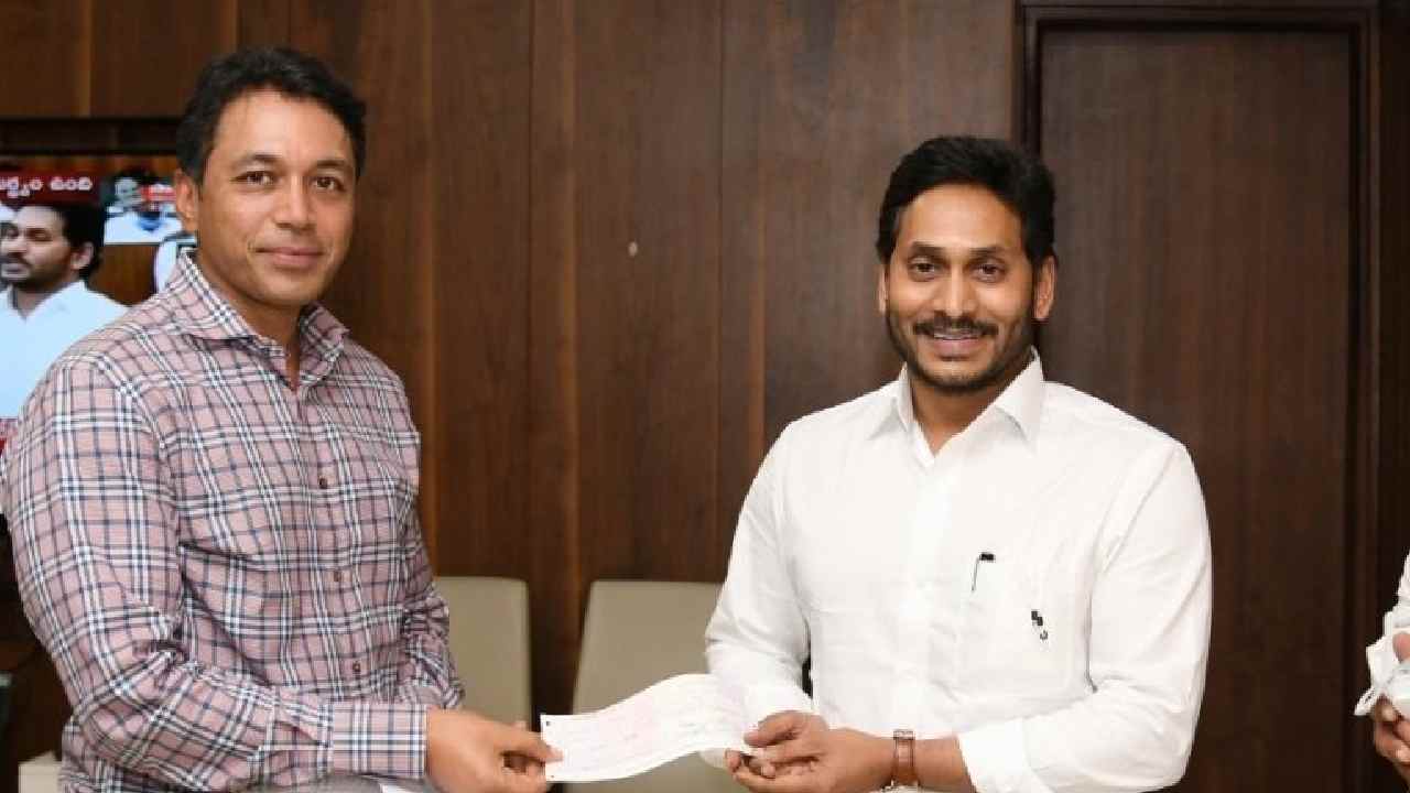 Atmakur Bypoll Results : ఐదో రౌండ్ పూర్తయ్యే సరికి వైసీపీ 21243 ఓట్ల ఆధిక్యం Atmakur Bypoll Results : ఐదో రౌండ్ పూర్తయ్యే సరికి వైసీపీ 21243 ఓట్ల ఆధిక్యం