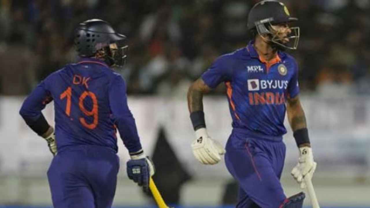 IND vs SA: బ్యాట్ ఝుళిపించిన దినేశ్ కార్తీక్.. సౌతాఫ్రికా టార్గెట్ 170..