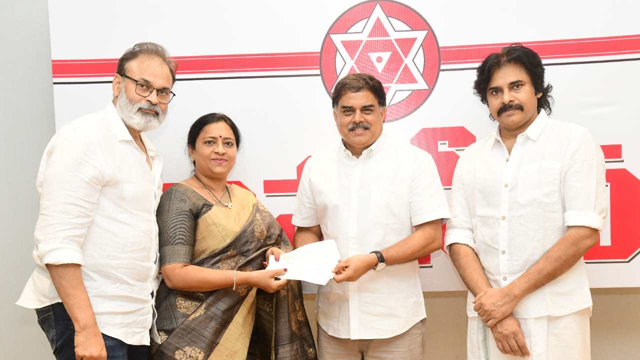 Pawan kalyan : జనసేనకు మెగా ఫ్యామిలీ విరాళాలు.. Pawan kalyan : జనసేనకు మెగా ఫ్యామిలీ విరాళాలు..