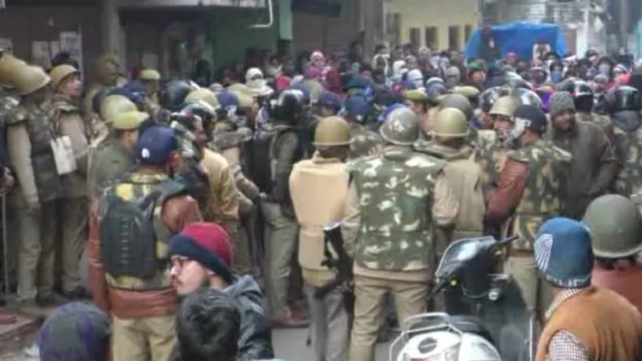Clashes in Kanpur: బీజేపీ మహిళా నేత వ్యాఖ్యలపై నిరసన: కాన్పూర్లో ఉద్రిక్త పరిస్థితులు Clashes in Kanpur: బీజేపీ మహిళా నేత వ్యాఖ్యలపై నిరసన: కాన్పూర్లో ఉద్రిక్త పరిస్థితులు
