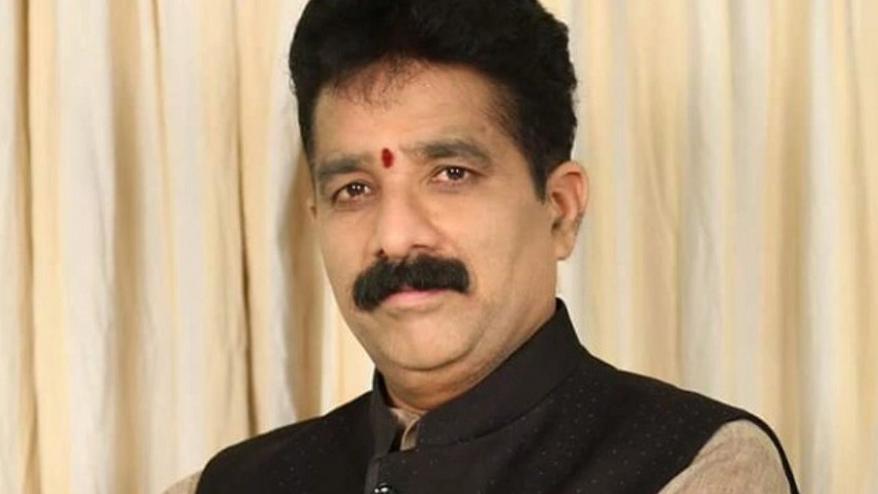 Karanam Dharmashree : వైసీపీ ఎమ్మెల్యే కరణం ధర్మశ్రీకి టీచర్ ఉద్యోగం Karanam Dharmashree : వైసీపీ ఎమ్మెల్యే కరణం ధర్మశ్రీకి టీచర్ ఉద్యోగం