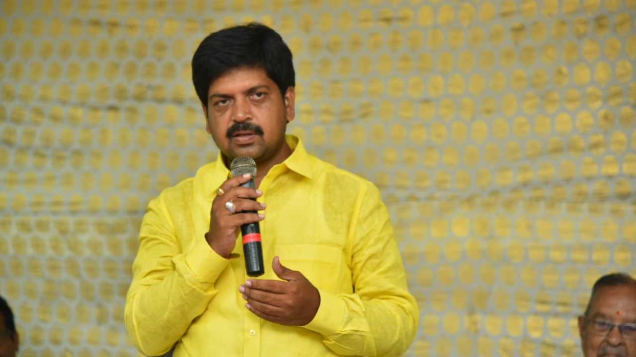 Andhra Pradesh: నేడు వర్షం అడ్డు రాకపోతే గుడివాడ గడగడలాడేది: కొల్లు రవీంద్ర Andhra Pradesh: నేడు వర్షం అడ్డు రాకపోతే గుడివాడ గడగడలాడేది: కొల్లు రవీంద్ర