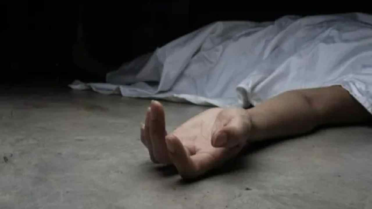 Lovers Suicide : విశాఖలో ప్రేమ జంట ఆత్మహత్యాయత్నం Lovers Suicide : విశాఖలో ప్రేమ జంట ఆత్మహత్యాయత్నం