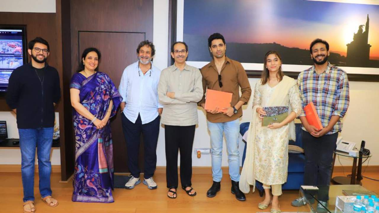 Adivisesh : మహారాష్ట్ర సీఎంని కలిసిన మేజర్ టీం.. Adivisesh : మహారాష్ట్ర సీఎంని కలిసిన మేజర్ టీం..