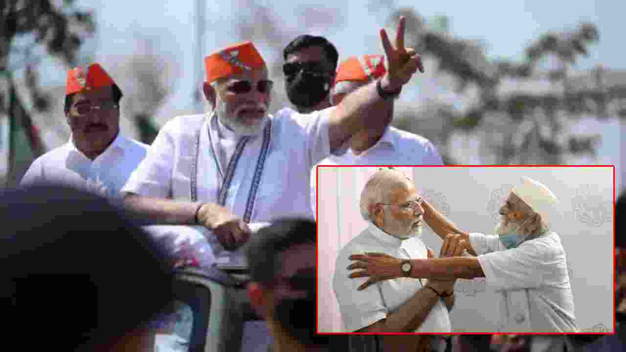 PM Modi: చిన్ననాటి టీచర్ను కలిసిన ప్రధాని మోదీ PM Modi: చిన్ననాటి టీచర్ను కలిసిన ప్రధాని మోదీ