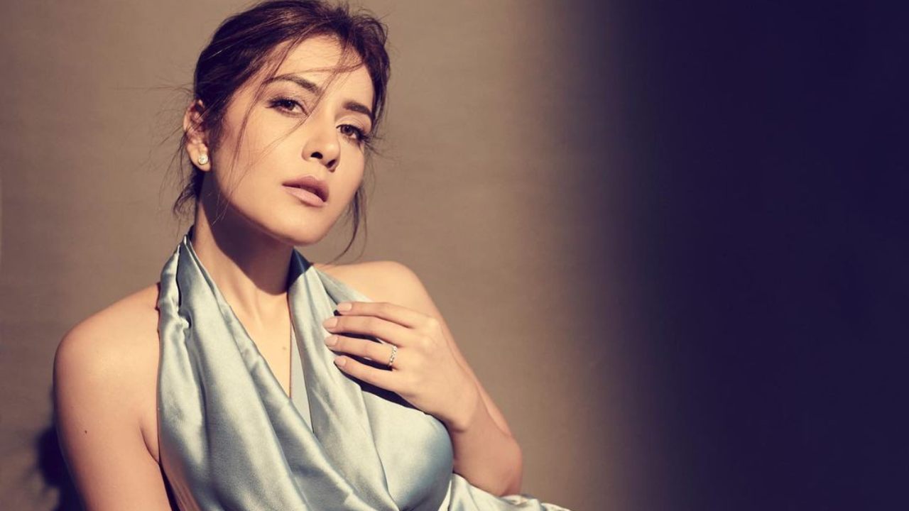 Raashii Khanna : నాకు కామెడీ కంటే హీరోలతో రొమాన్స్ చేయడం చాలా ఈజీ.. Raashii Khanna : నాకు కామెడీ కంటే హీరోలతో రొమాన్స్ చేయడం చాలా ఈజీ..