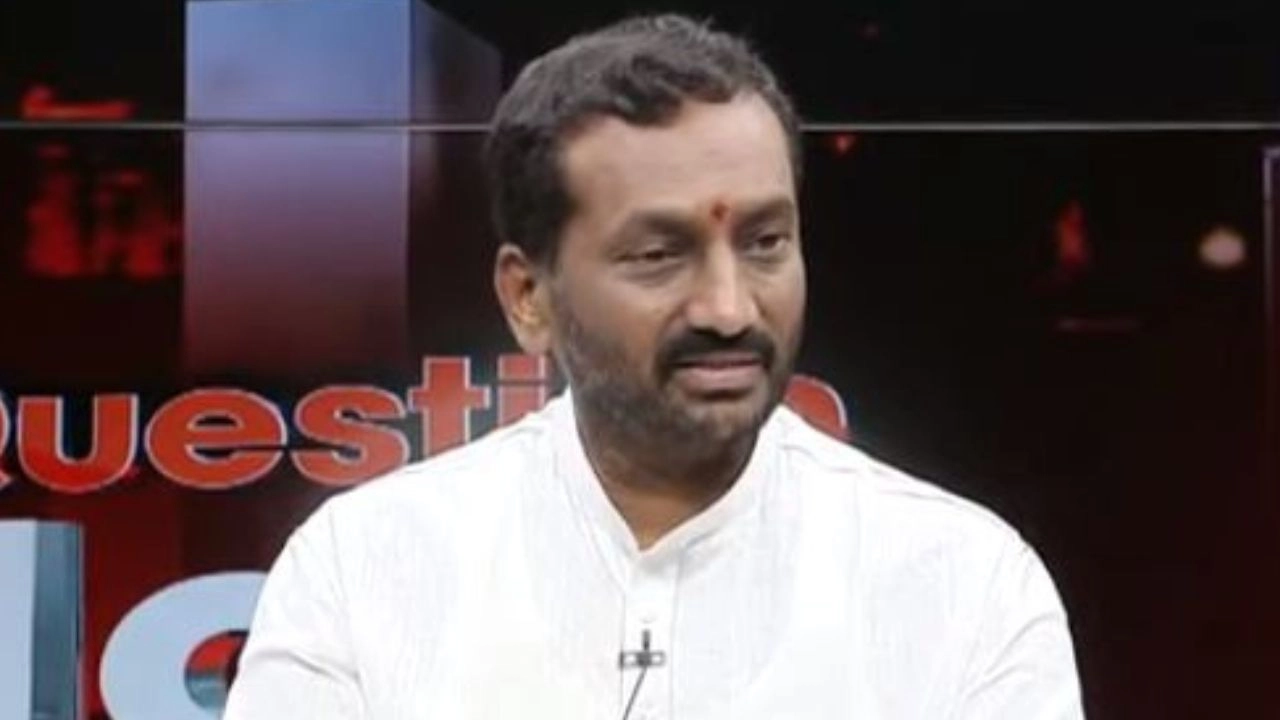 MLA Raghunandan : జూబ్లీహిల్స్ రేప్ కేసు నిందితుల్లో సాదుద్దీన్ తోపాటు మేజర్లు ఉన్నారు : ఎమ్మెల్యే రఘునందన్ MLA Raghunandan : జూబ్లీహిల్స్ రేప్ కేసు నిందితుల్లో సాదుద్దీన్ తోపాటు మేజర్లు ఉన్నారు : ఎమ్మెల్యే రఘునందన్