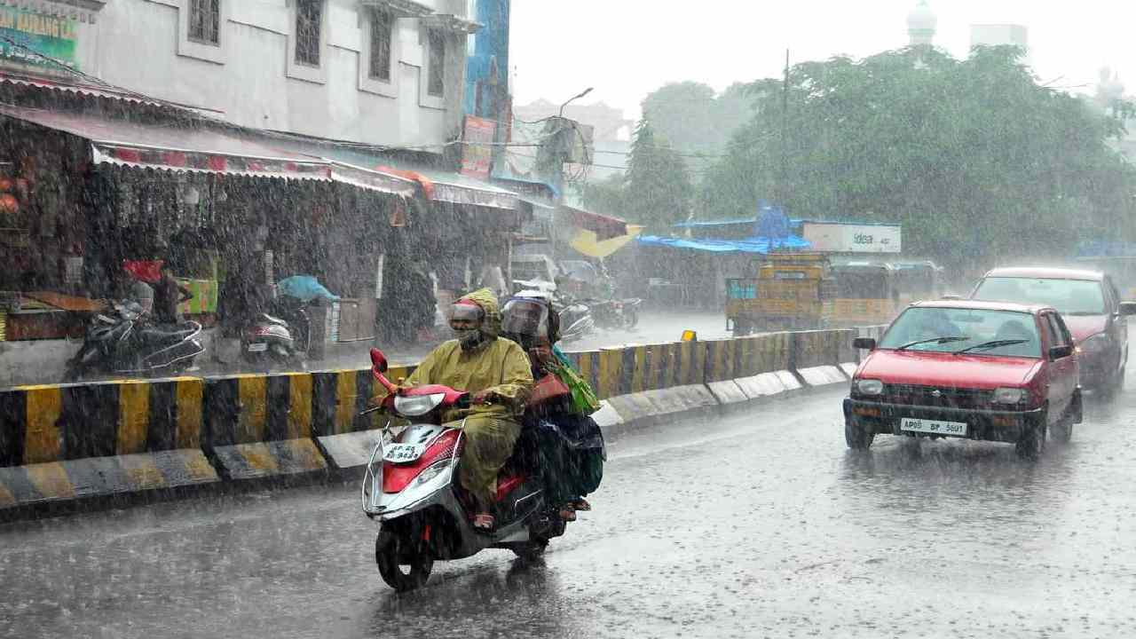 Rains In Telangana : తెలంగాణాలో ఈరోజు,రేపు వర్షాలు Rains In Telangana : తెలంగాణాలో ఈరోజు,రేపు వర్షాలు