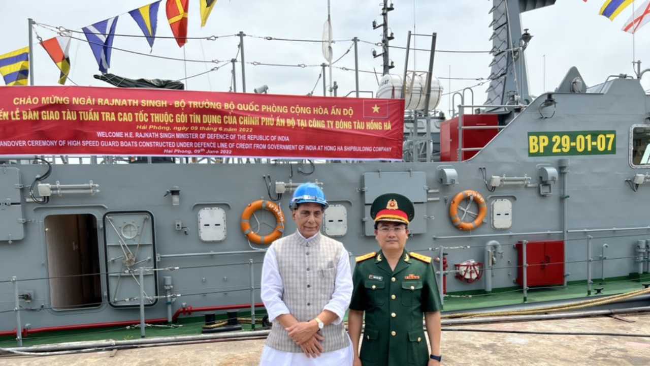 South China Sea: వియత్నాంకు 12 హై-స్పీడ్ గార్డ్ బోట్లను అందించిన భారత్ South China Sea: వియత్నాంకు 12 హై-స్పీడ్ గార్డ్ బోట్లను అందించిన భారత్