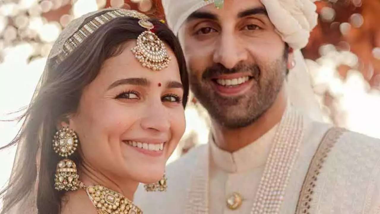 Ranbir-Alia : పెళ్లి తర్వాత మరింత బిజీగా మారిన బాలీవుడ్ జంట.. Ranbir-Alia : పెళ్లి తర్వాత మరింత బిజీగా మారిన బాలీవుడ్ జంట..