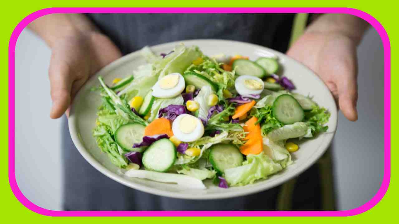 Salads : బరువు తగ్గేందుకు తీసుకునే సలాడ్స్ విషయంలో పొరపాట్లు వద్దు! Salads : బరువు తగ్గేందుకు తీసుకునే సలాడ్స్ విషయంలో పొరపాట్లు వద్దు!