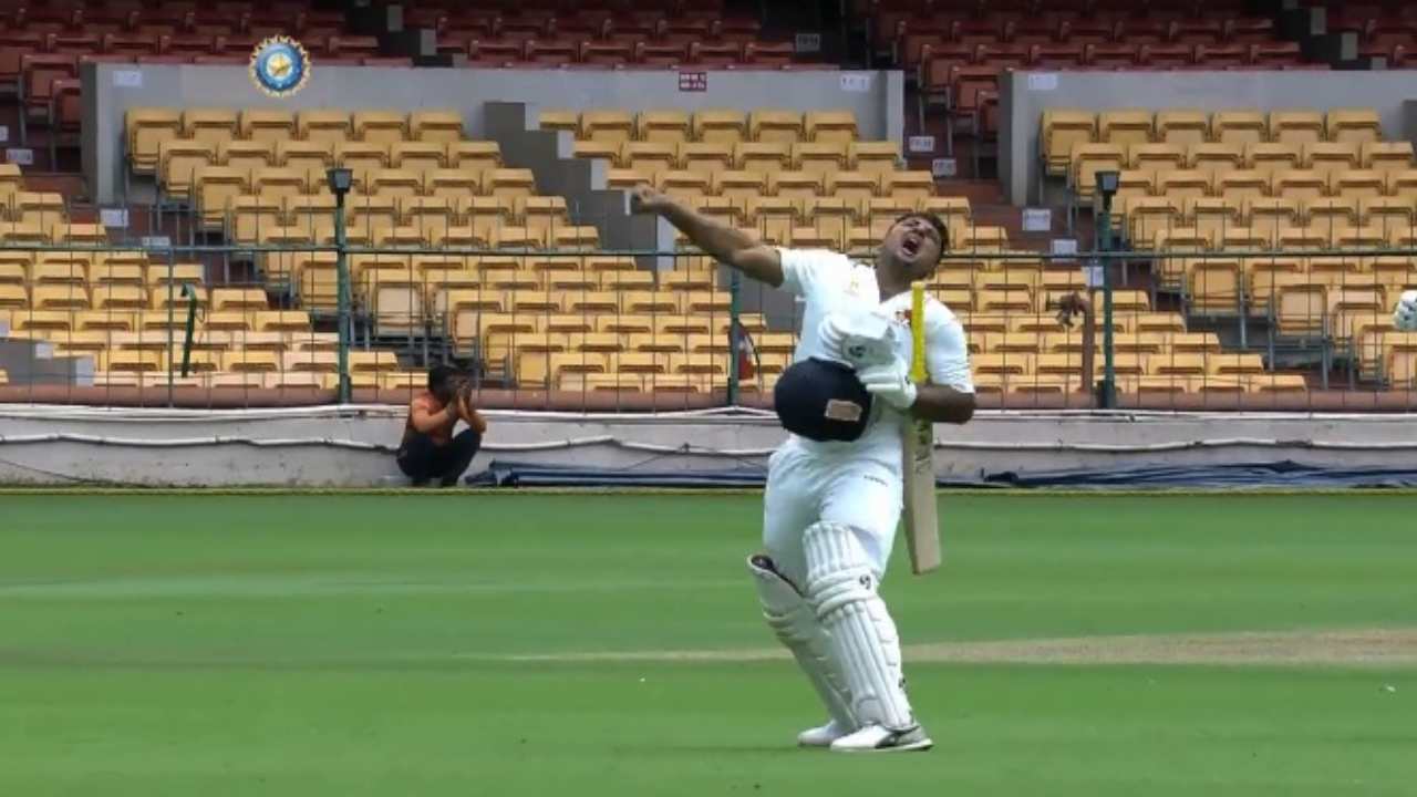 Ranji Trophy: సెంచరీ బాది తీవ్ర భావోద్వేగంతో సర్ఫరాజ్ ఖాన్ కన్నీరు.. వీడియో Ranji Trophy: సెంచరీ బాది తీవ్ర భావోద్వేగంతో సర్ఫరాజ్ ఖాన్ కన్నీరు.. వీడియో