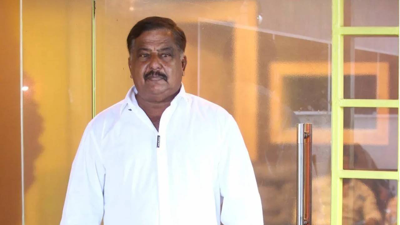 Sudhakar Reddy : టికెట్ రేట్లు పెంచకుండానే బాహుబలి కోట్లు కలెక్ట్ చేసింది.. ఇప్పుడు ఎందుకు పెంచుతున్నారు? Sudhakar Reddy : టికెట్ రేట్లు పెంచకుండానే బాహుబలి కోట్లు కలెక్ట్ చేసింది.. ఇప్పుడు ఎందుకు పెంచుతున్నారు?