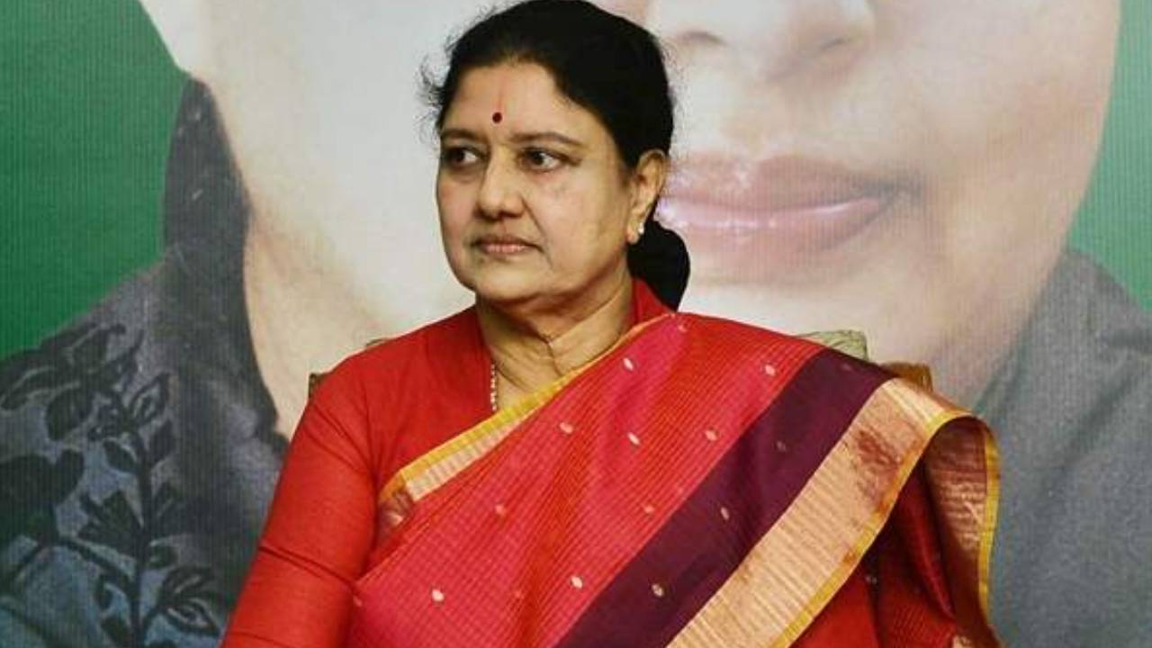 AIADMK: ఎంజీఆర్, జయలలితలా పార్టీని ముందుకు తీసుకెళ్ళాలనుకుంటున్నాను: శశికళ AIADMK: ఎంజీఆర్, జయలలితలా పార్టీని ముందుకు తీసుకెళ్ళాలనుకుంటున్నాను: శశికళ