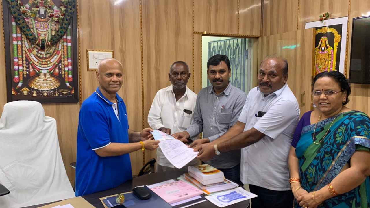 TTD: టీటీడీ ట్రస్టులకు ఒకేరోజు రూ.10 కోట్ల విరాళం TTD: టీటీడీ ట్రస్టులకు ఒకేరోజు రూ.10 కోట్ల విరాళం