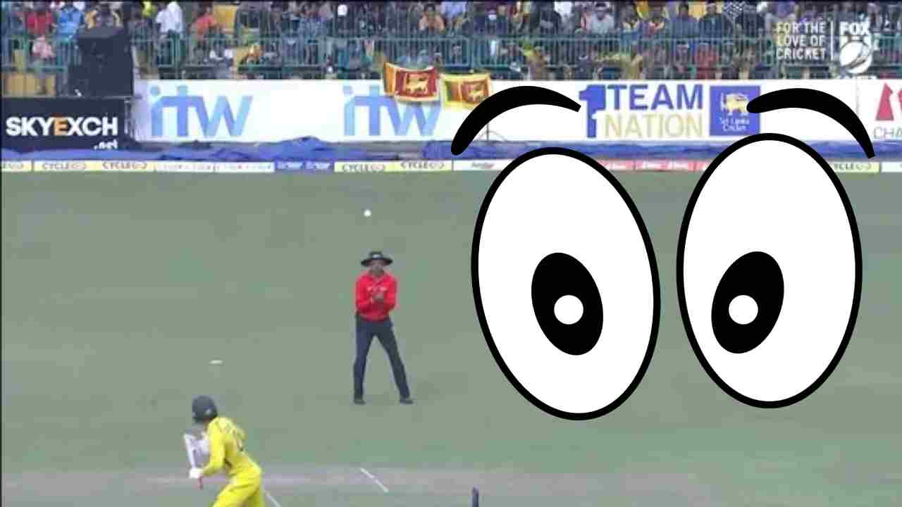 Umpire Caught: మ్యాచ్ మధ్యలో బాల్ క్యాచ్ అందుకున్న అంపైర్! Umpire Caught: మ్యాచ్ మధ్యలో బాల్ క్యాచ్ అందుకున్న అంపైర్!