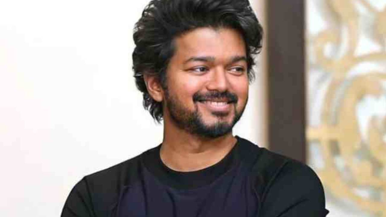 Vijay : తమిళ స్టార్ హీరో విజయ్ పార్టీ ఆఫీసులో మృతదేహం.. Vijay : తమిళ స్టార్ హీరో విజయ్ పార్టీ ఆఫీసులో మృతదేహం..