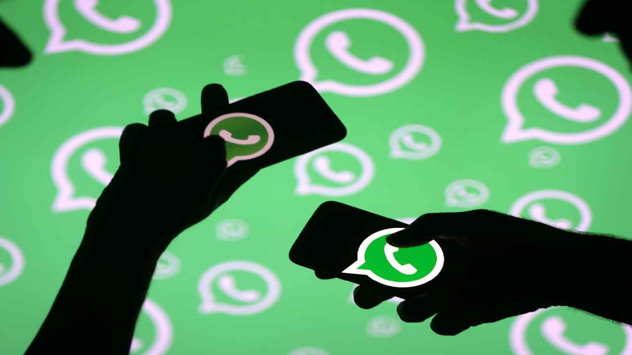 WhatsApp Group : వాట్సప్ గ్రూప్లో అశ్లీల వీడియో షేర్ చేసిన ఎక్సైజ్ అధికారిపై వేటు WhatsApp Group : వాట్సప్ గ్రూప్లో అశ్లీల వీడియో షేర్ చేసిన ఎక్సైజ్ అధికారిపై వేటు