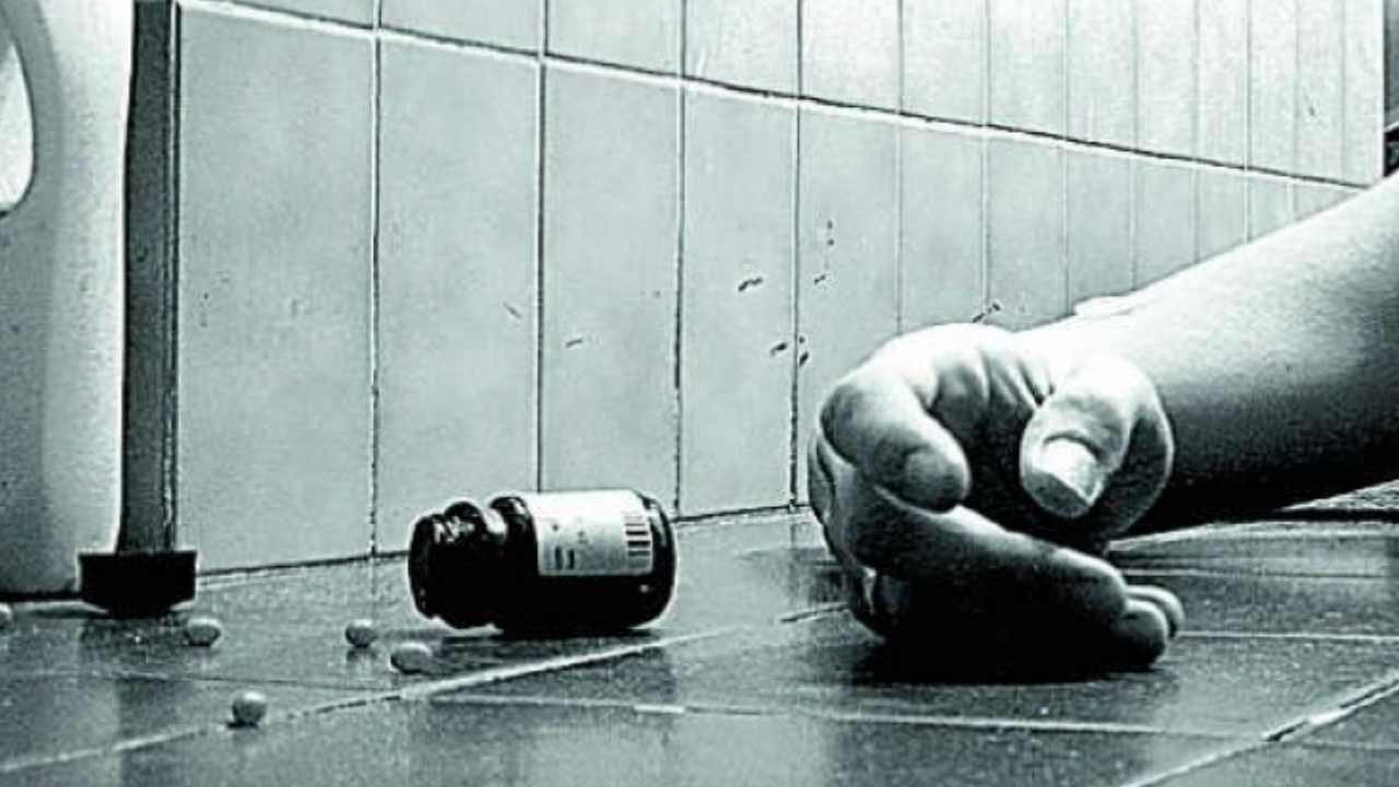 Crime news: పెళ్లి చేసుకోనన్న ప్రియురాలు.. లేఖరాసి ప్రియుడు ఆత్మహత్య.. ఆ లేఖలో ఏముందంటే.. Crime news: పెళ్లి చేసుకోనన్న ప్రియురాలు.. లేఖరాసి ప్రియుడు ఆత్మహత్య.. ఆ లేఖలో ఏముందంటే..