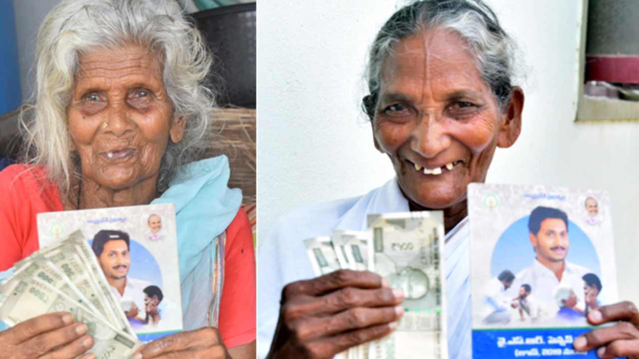 YSR Pension Kanuka: లబ్ధిదారులు ఖుషీఖుషీ.. ఇంటింటికి వెళ్లి పెన్షన్లు అందిస్తున్న వలంటీర్లు YSR Pension Kanuka: లబ్ధిదారులు ఖుషీఖుషీ.. ఇంటింటికి వెళ్లి పెన్షన్లు అందిస్తున్న వలంటీర్లు