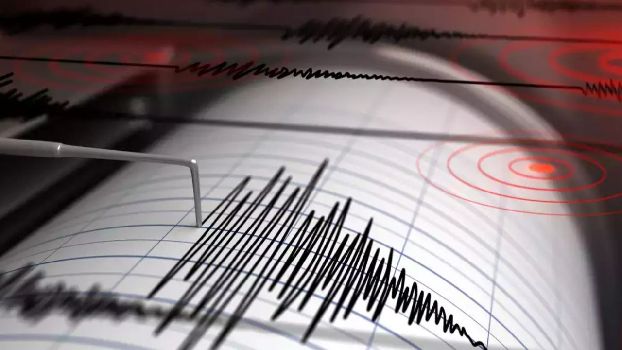 Massive Earthquake : దక్షిణ ఇరాన్లో భారీ భూకంపం.. యూఏఈలోనూ ప్రకంపనలు! Massive Earthquake : దక్షిణ ఇరాన్లో భారీ భూకంపం.. యూఏఈలోనూ ప్రకంపనలు!