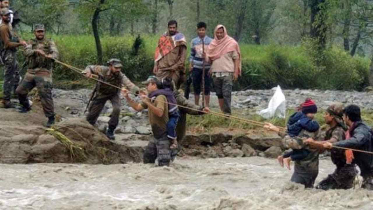 Amarnath Yatra: అమర్నాథ్ యాత్రలో విషాదం.. ఇద్దరు రాజమండ్రి మహిళలు మృతి Amarnath Yatra: అమర్నాథ్ యాత్రలో విషాదం.. ఇద్దరు రాజమండ్రి మహిళలు మృతి