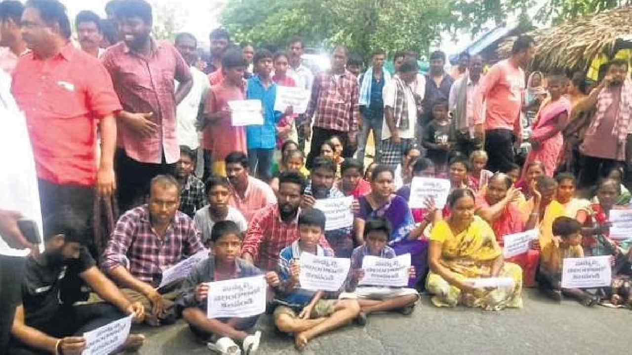AP Villages: తెలంగాణలో కలిపే వరకు పోరాటం ఆగదు: ఏపీ విలీన గ్రామాల ప్రజలు AP Villages: తెలంగాణలో కలిపే వరకు పోరాటం ఆగదు: ఏపీ విలీన గ్రామాల ప్రజలు