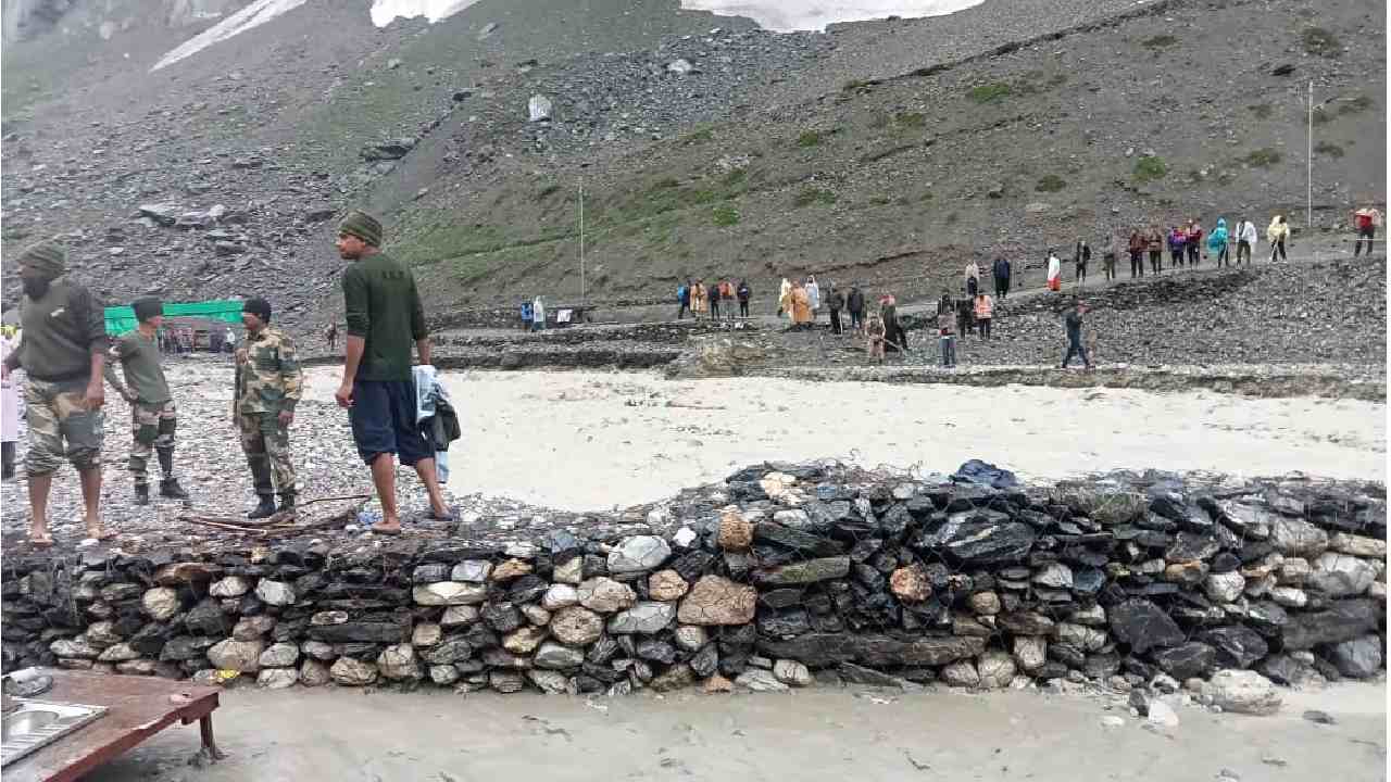 Amarnath cloudburst: పదికి చేరిన అమర్నాథ్ మృతుల సంఖ్య.. స్పందించిన ప్రధాని Amarnath cloudburst: పదికి చేరిన అమర్నాథ్ మృతుల సంఖ్య.. స్పందించిన ప్రధాని