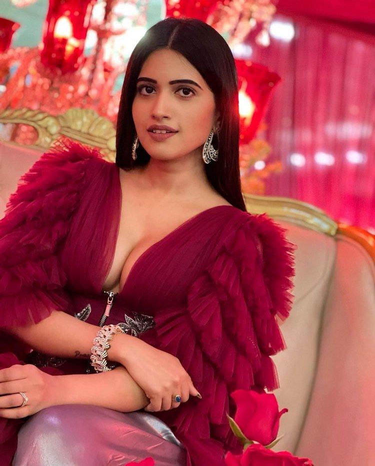Anchor Sravanthi Hot Pics Goes Viral002
